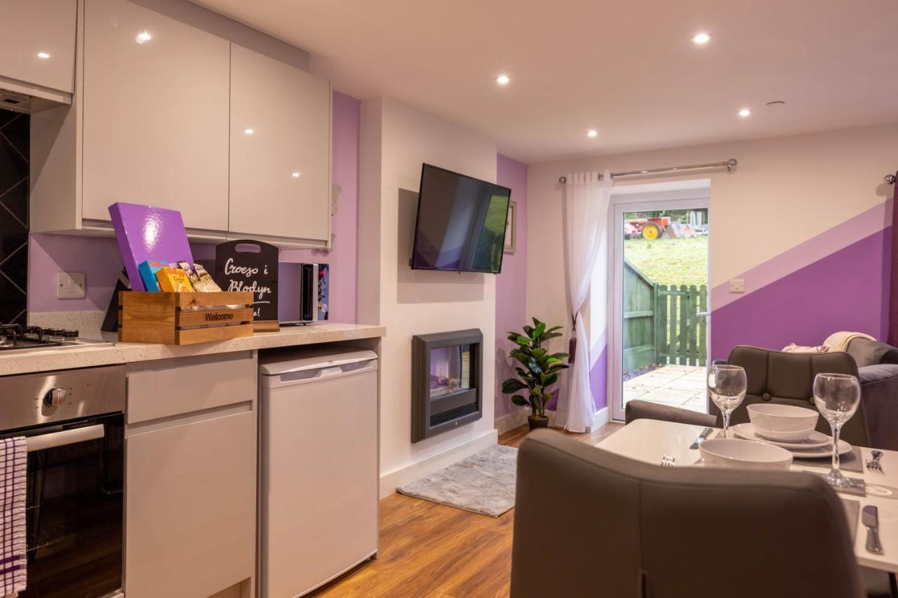 Caer Fedwen Barns Blodyn Cosy Self Catering With Private Hot Tub *