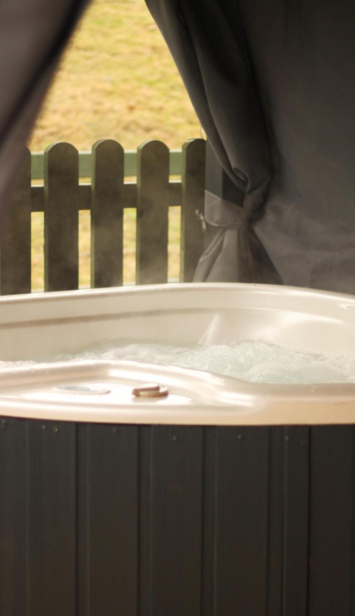Caer Fedwen Barns Blodyn Cosy Self Catering With Private Hot Tub *